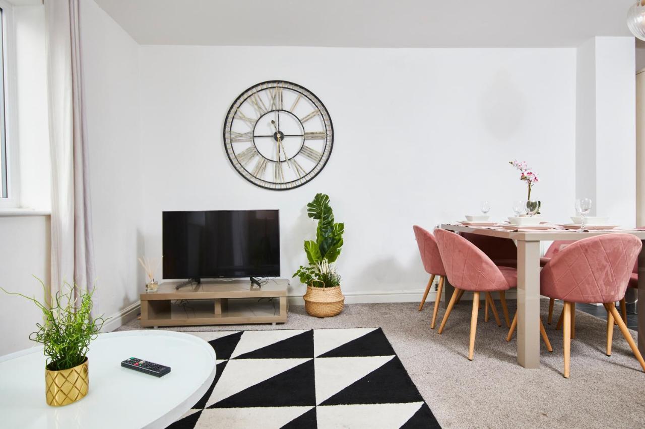 The Exquisite Abode - Parking * Manchester